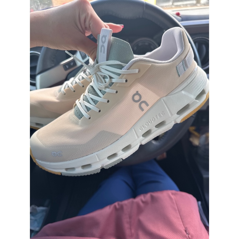 Only used once! Size 8. ON cloud shoes.